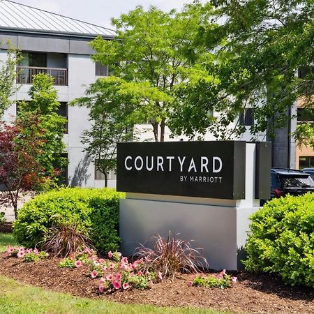 Отель Courtyard Burlington Williston Экстерьер фото