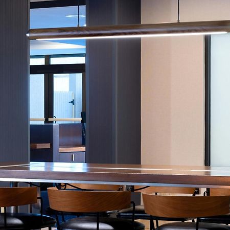 Отель Courtyard Burlington Williston Экстерьер фото