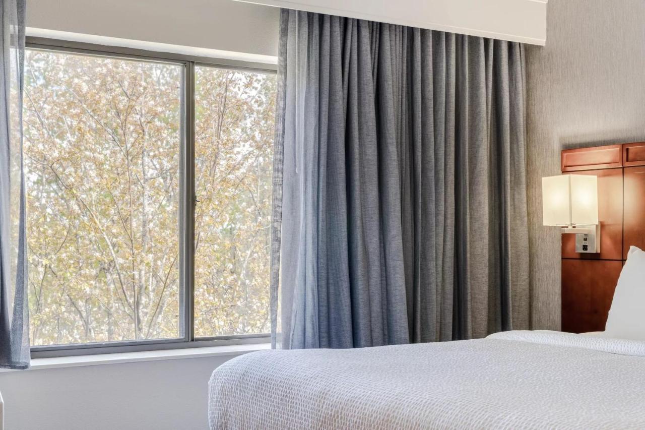 Отель Courtyard Burlington Williston Экстерьер фото