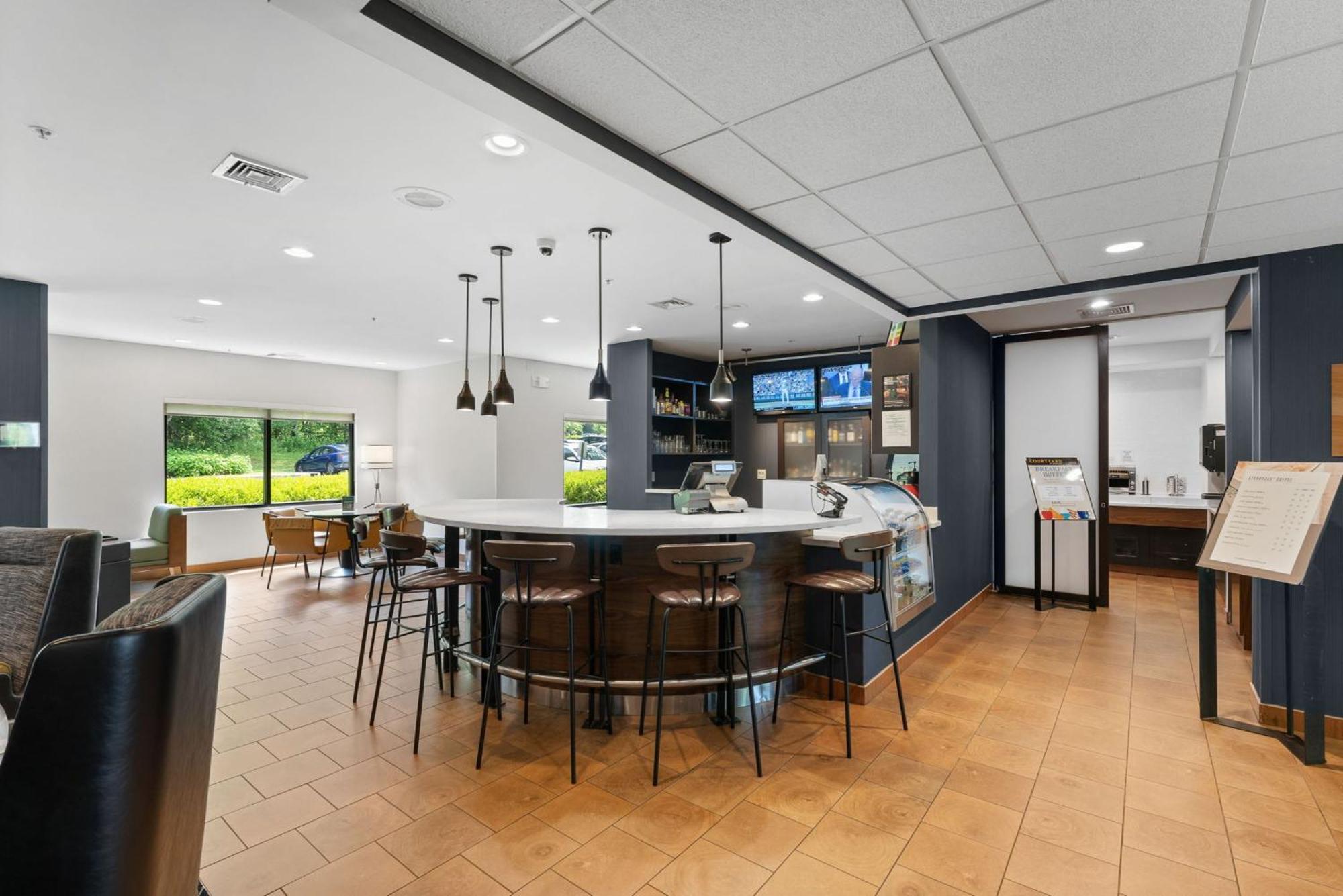 Отель Courtyard Burlington Williston Экстерьер фото