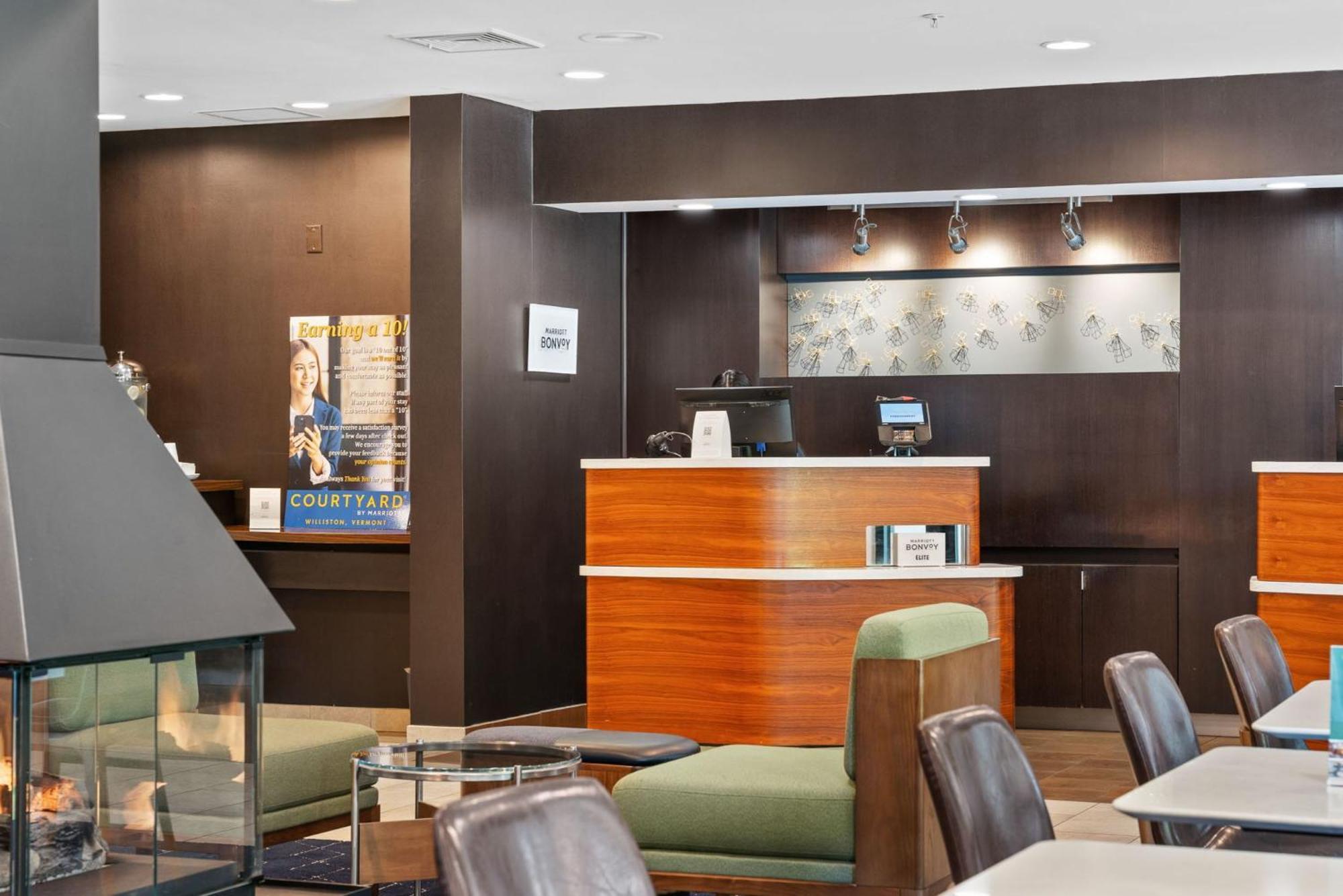Отель Courtyard Burlington Williston Экстерьер фото