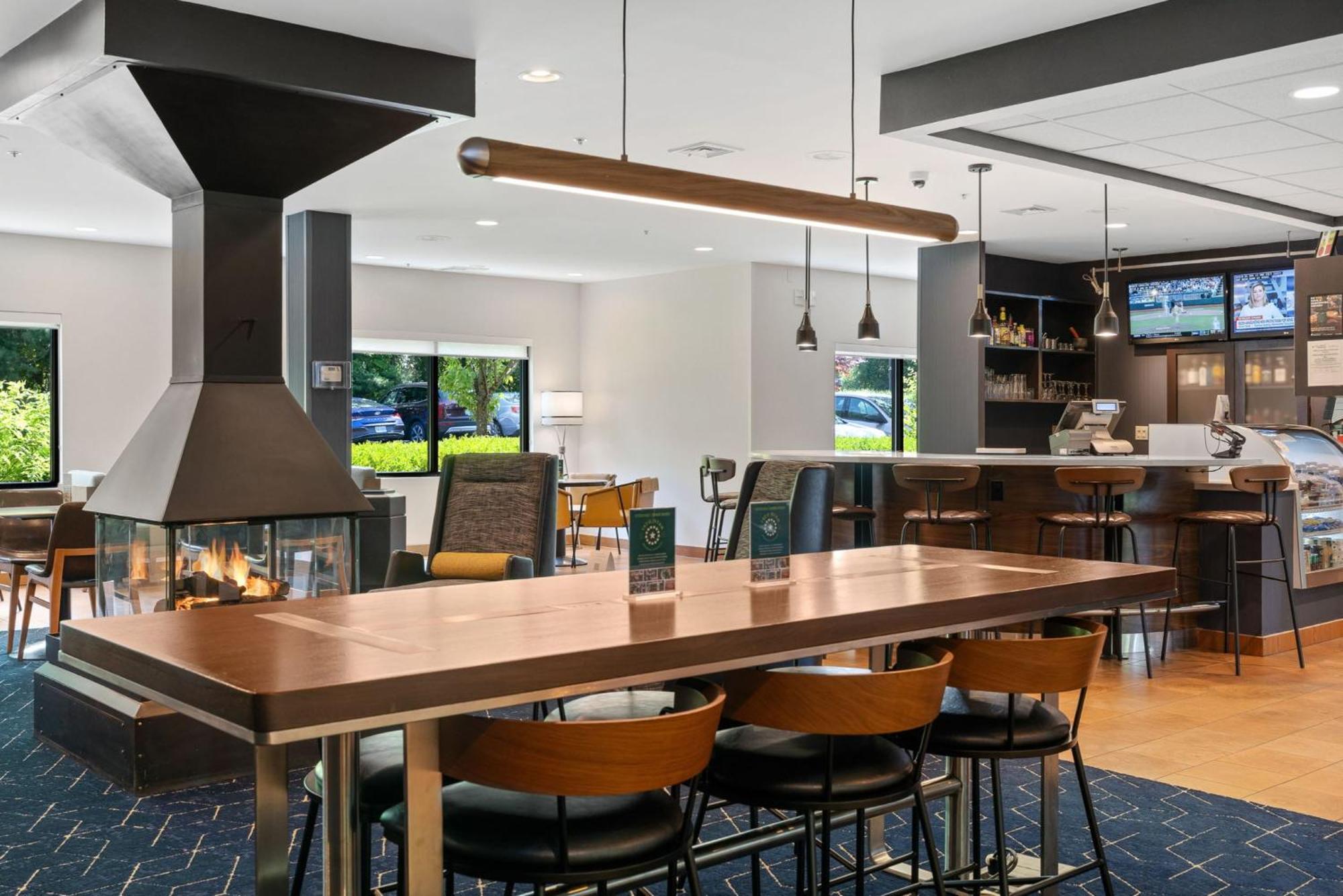Отель Courtyard Burlington Williston Экстерьер фото
