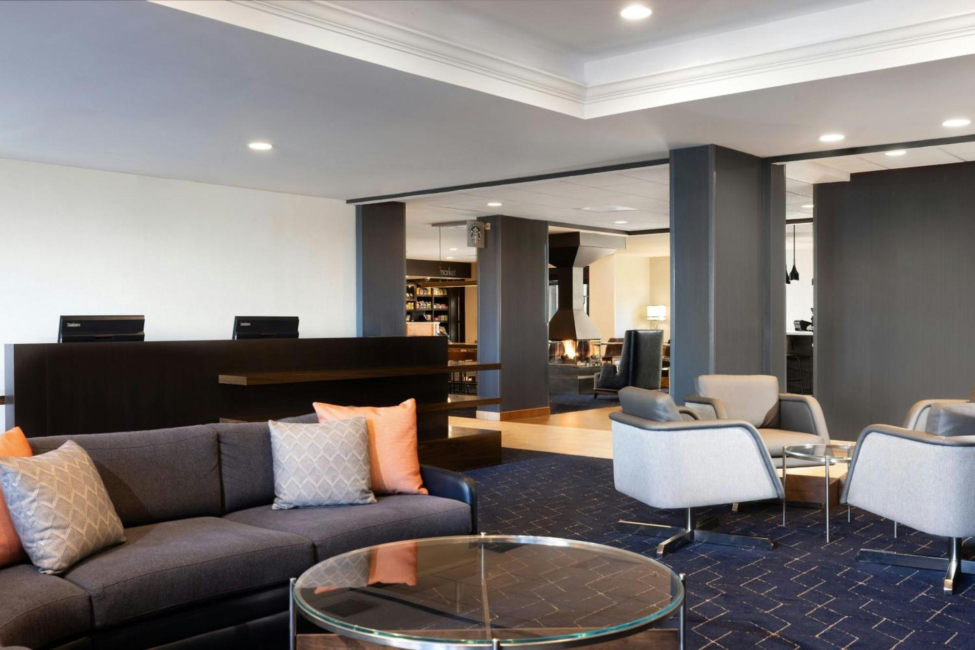 Отель Courtyard Burlington Williston Экстерьер фото