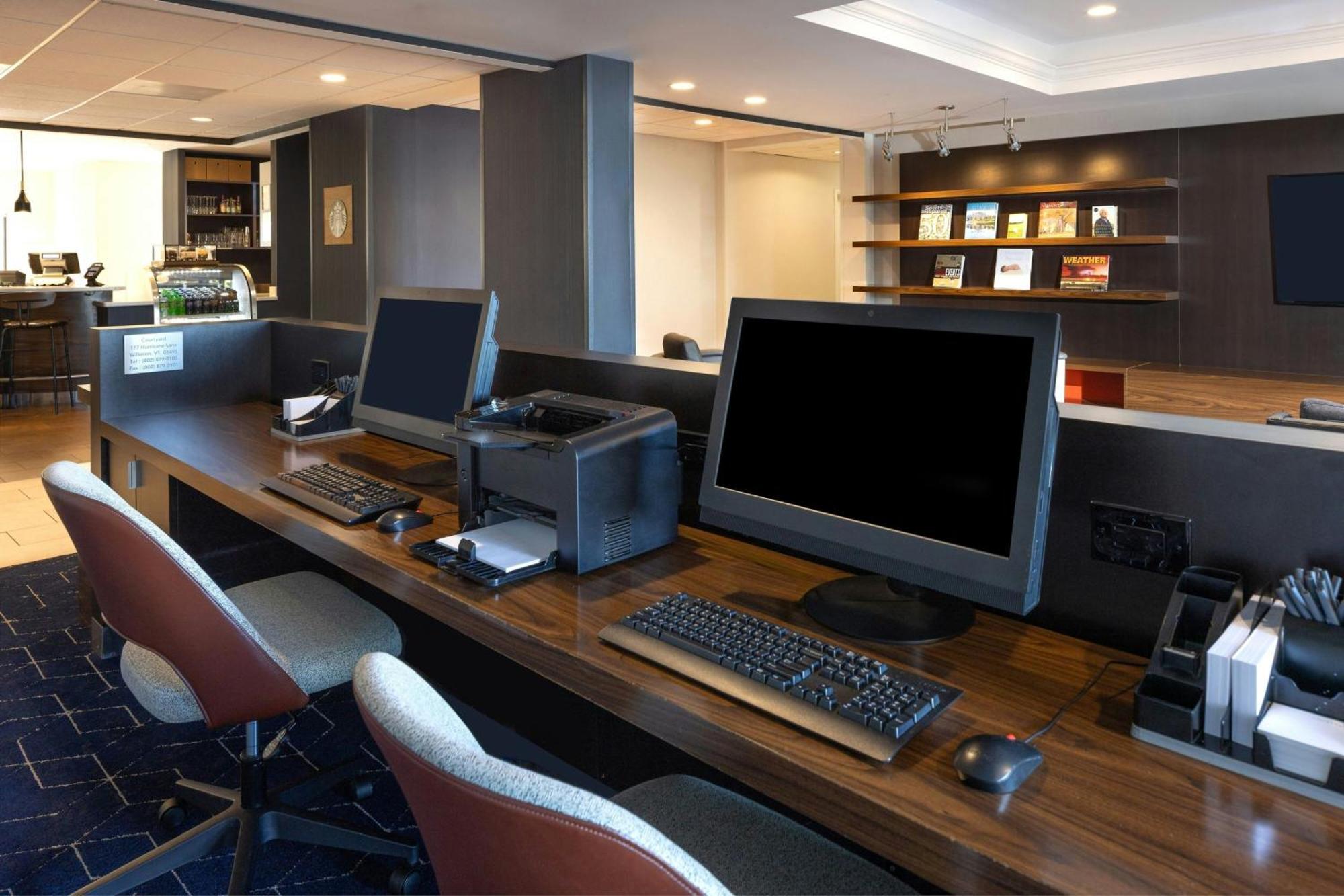 Отель Courtyard Burlington Williston Экстерьер фото