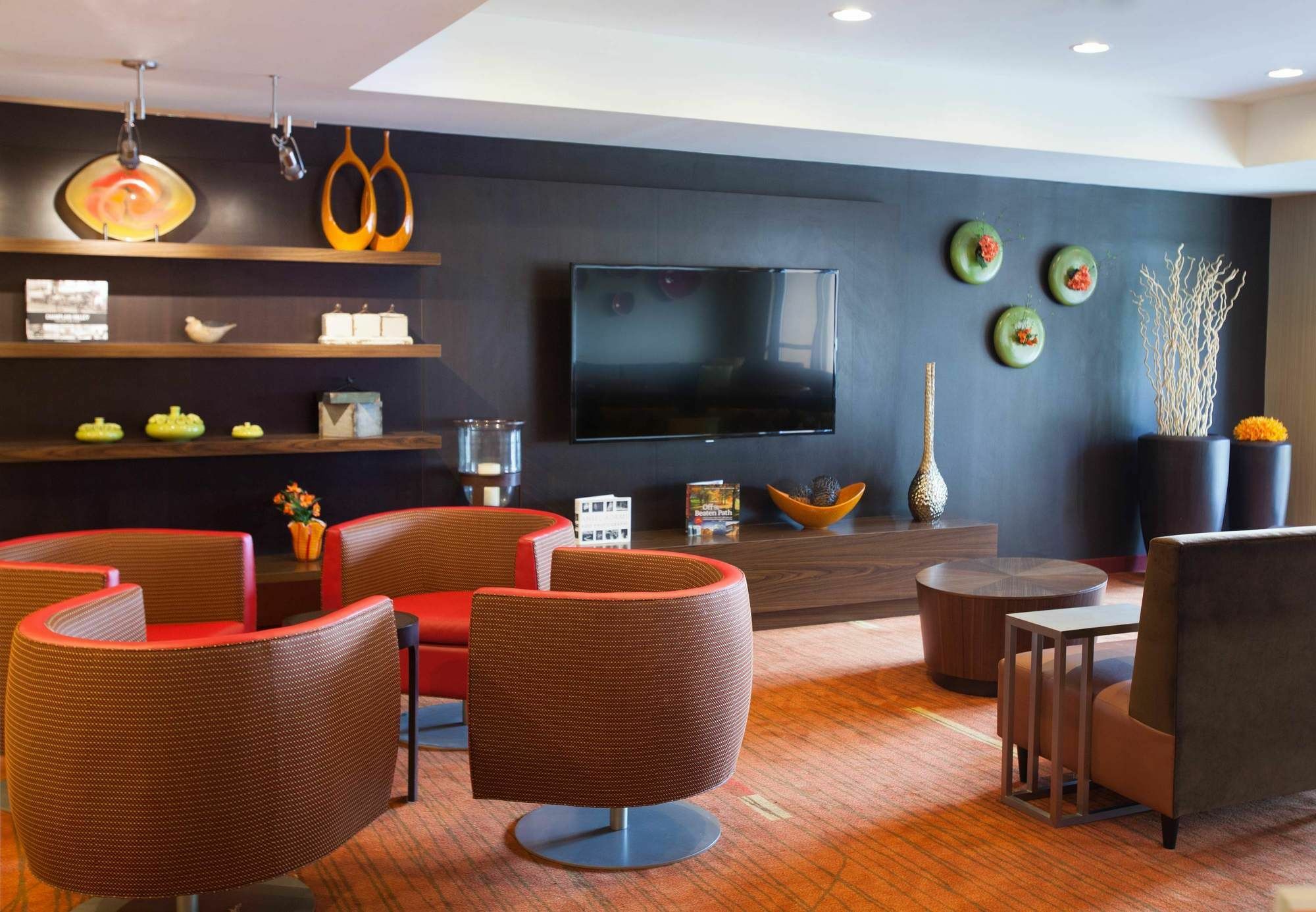 Отель Courtyard Burlington Williston Экстерьер фото